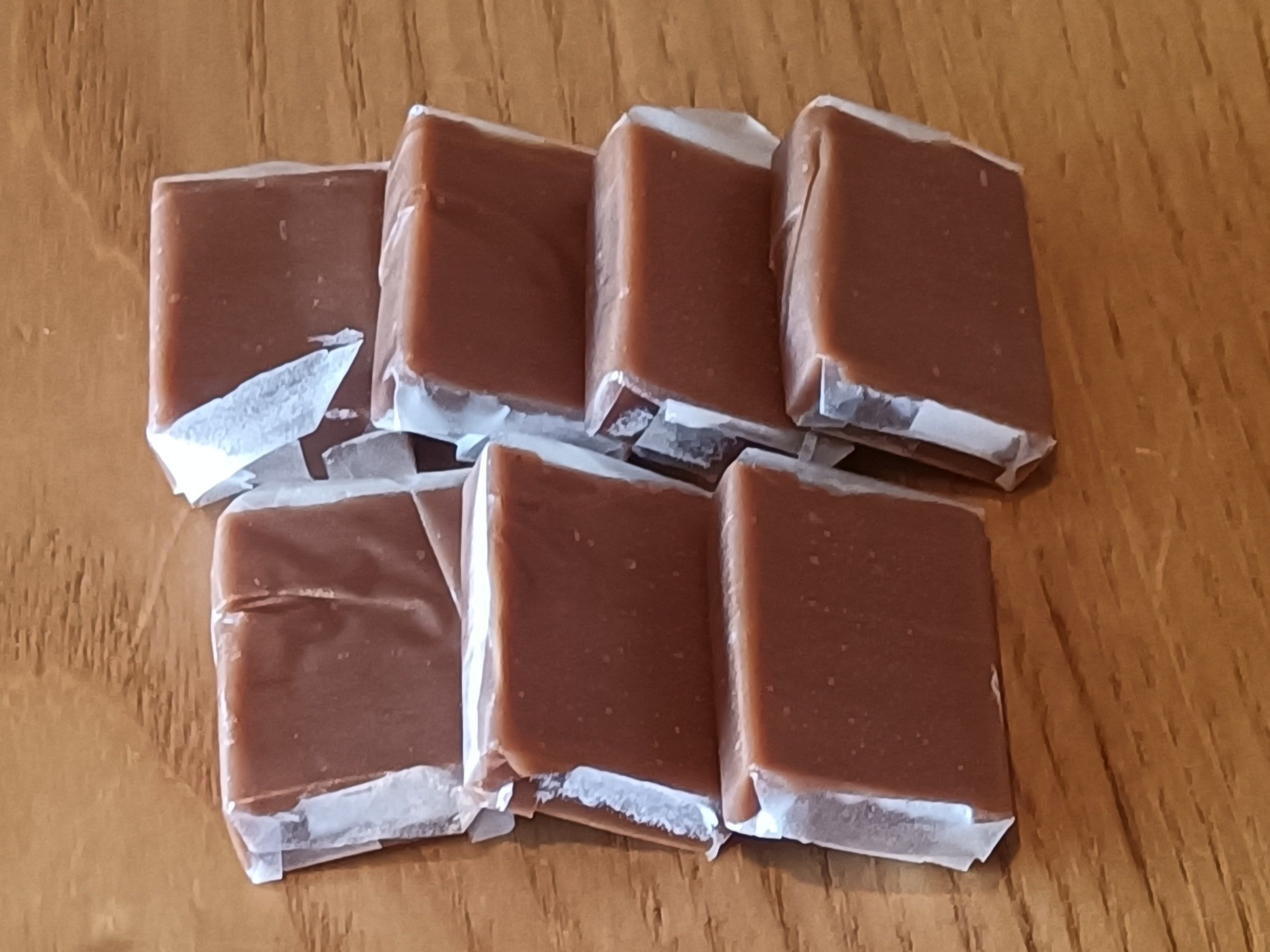 Des bonbons à la noix de coco et au cacao de Bến Tre, dans leur papier