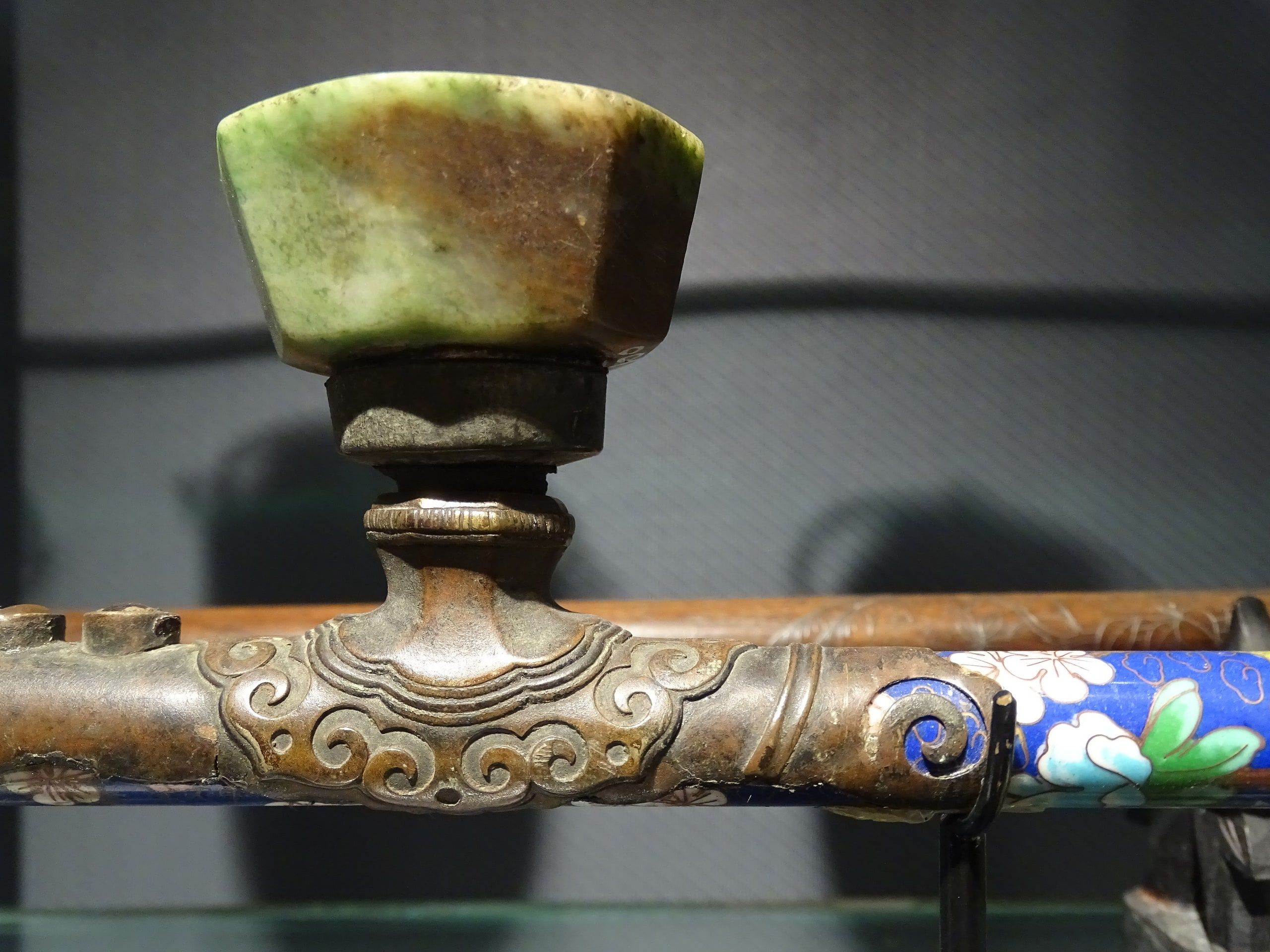 Une pipe à opium ancienne au fourneau de jade, au Hall of Opium
