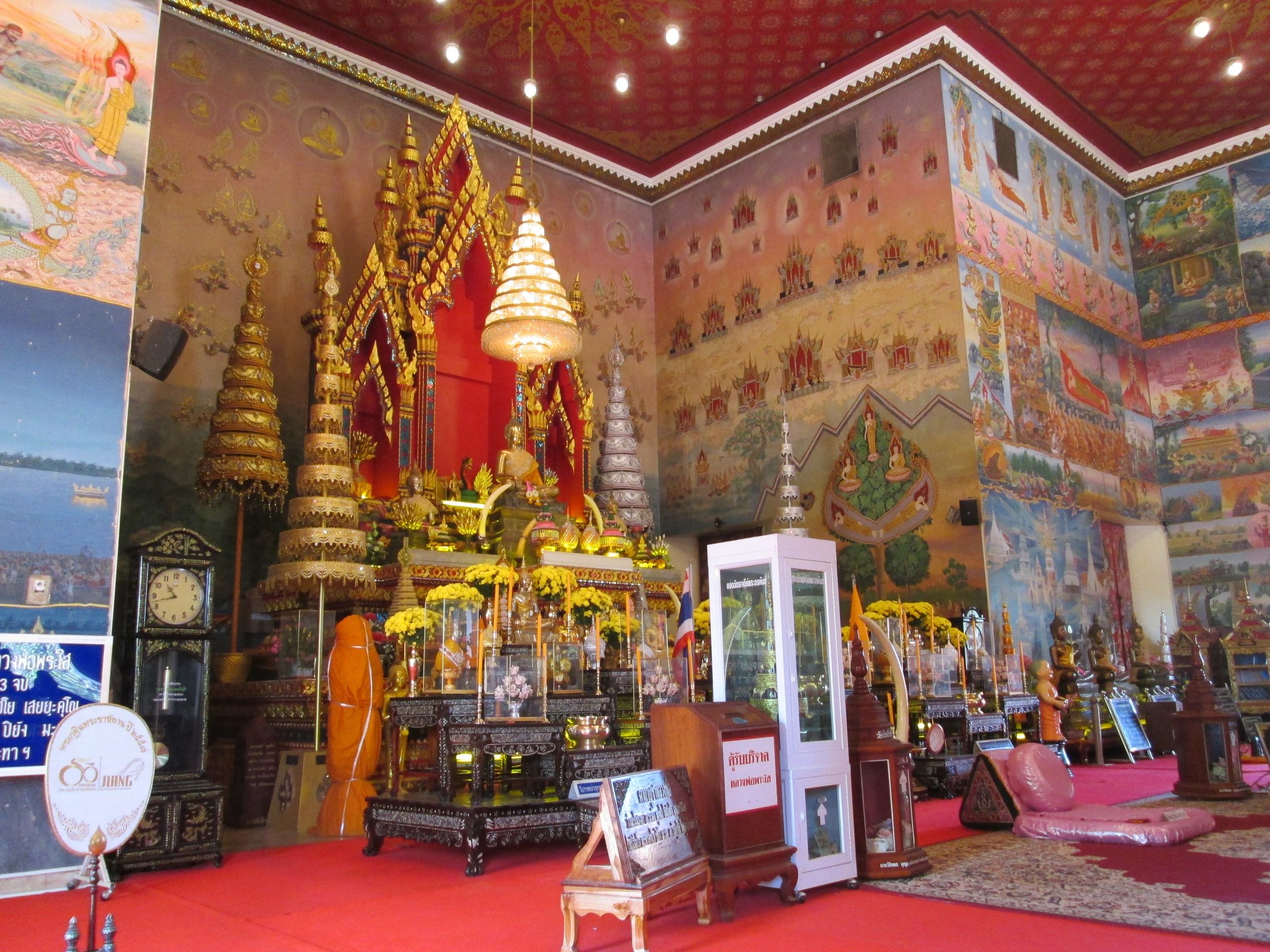 Inside Wat Pho Chai, its murals and the altar of Luang Pho Phra Sai