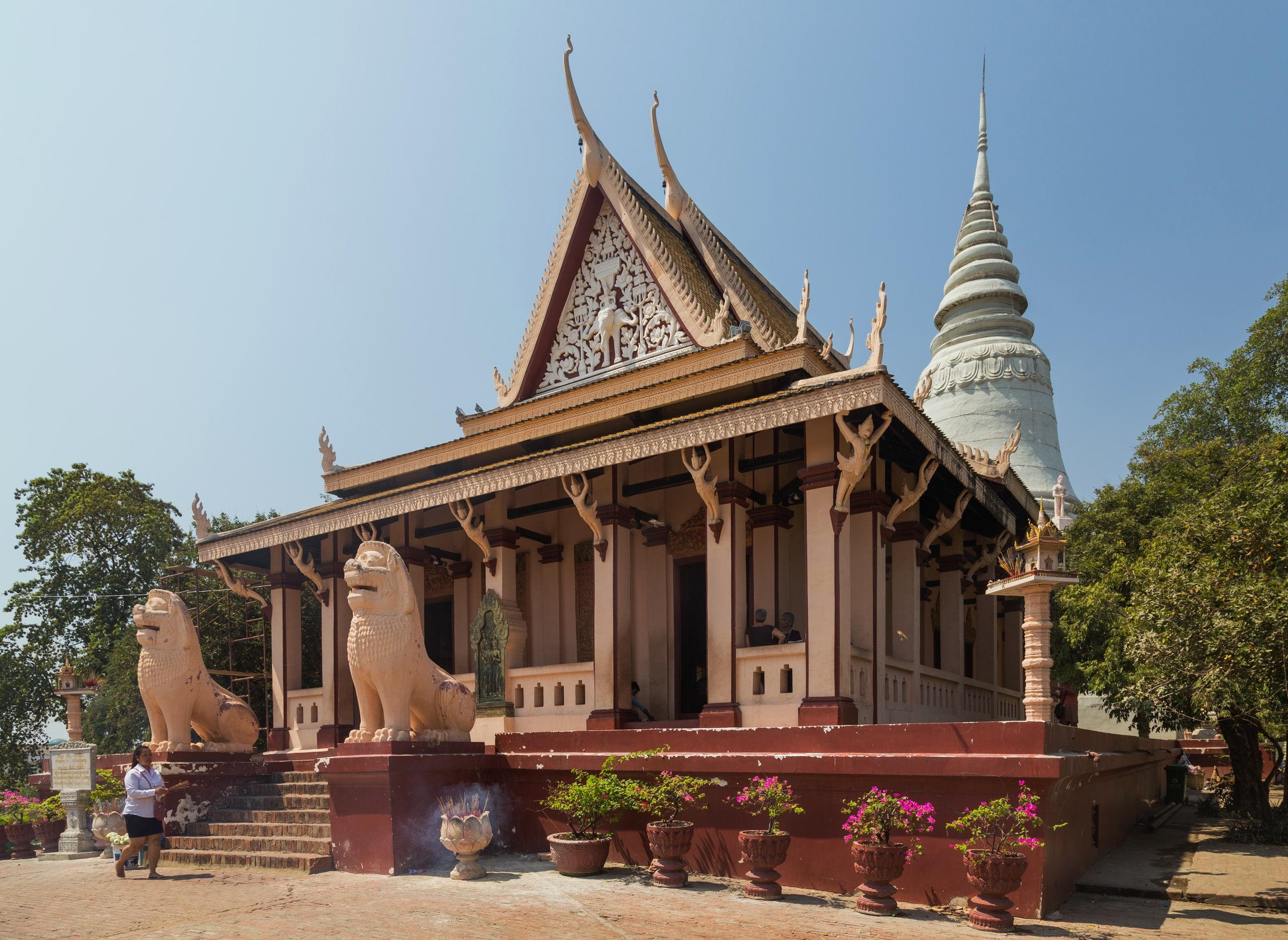 The Wat Phnom sanctuary and its white stupa, two stone lions at the foot of the steps