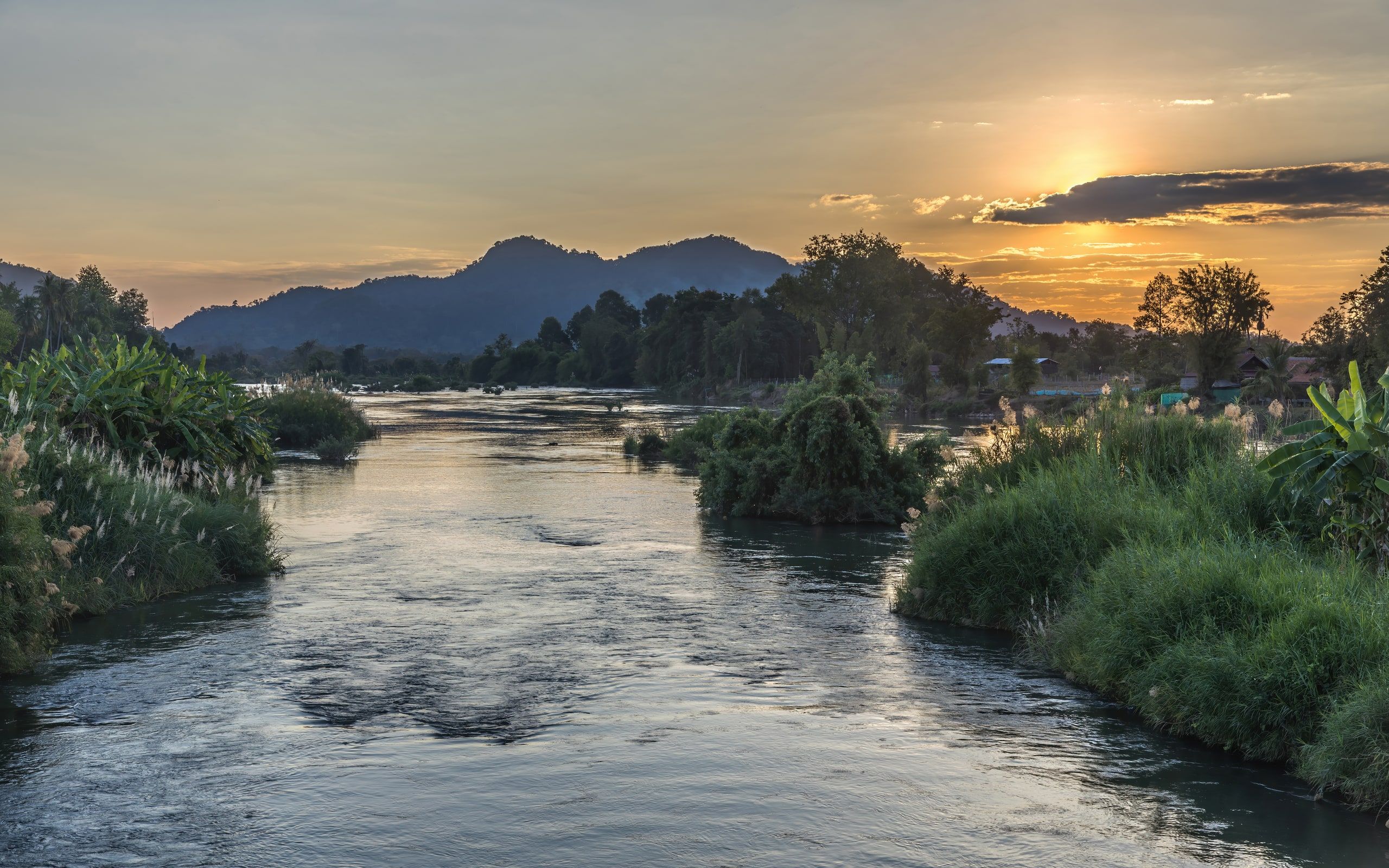 Sunset over the Mekong from the bridge between Don Det and Don Khon