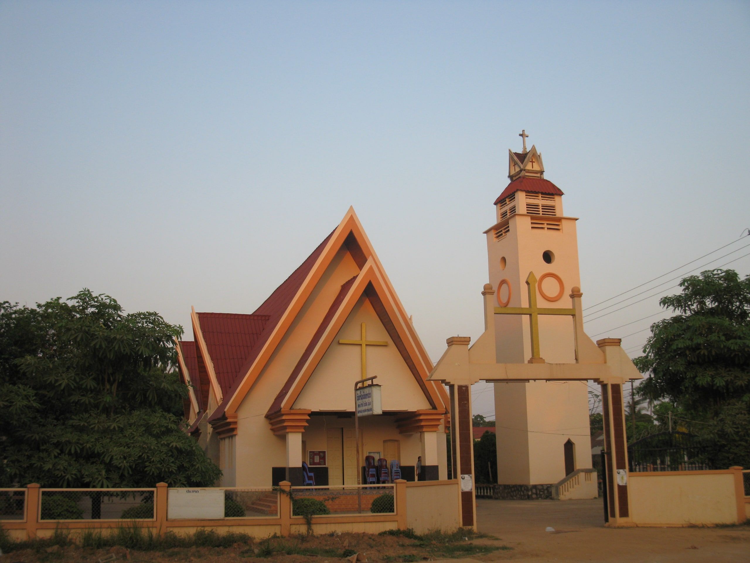 L'église catholique de Thakhek et son clocher